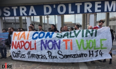 Napoli: una piazza, mille piazze per il diritto di dire no all’arroganza del potere