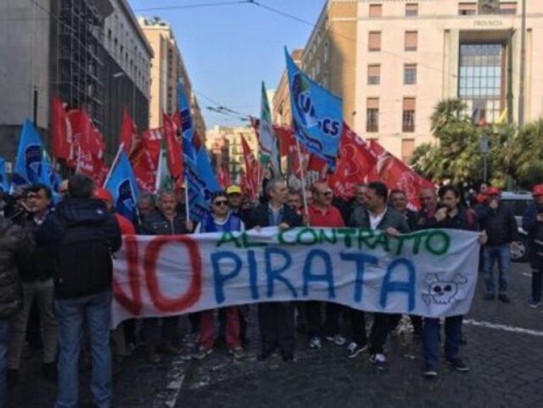 I contratti pirata e la devastazione imperante del potere di acquisto e di contrattazione