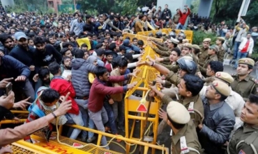 India: proteste e scontri per la legge sulla cittadinanza che esclude i musulmani