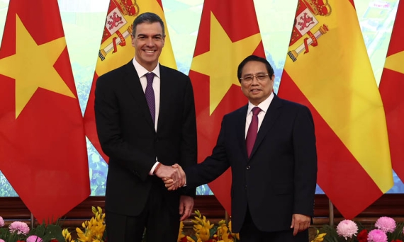 Sánchez in Vietnam e Cina: Madrid sceglie l’autonomia strategica
