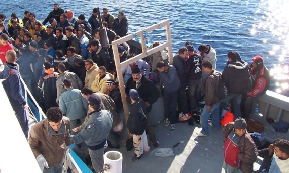 Decostruzione marxista delle menzogne sull'immigrazione dell'ideologia dominante con Stefano Galieni