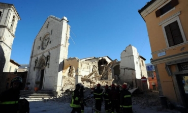 Terremoto. La ‘ricostruzione liquida’ di baumiana memoria tra inchieste, bufale e turpiloquio politico