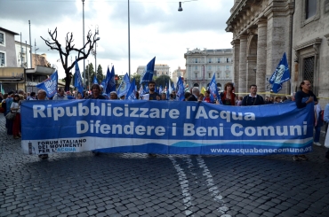 Acqua bene comune? Solo a parole