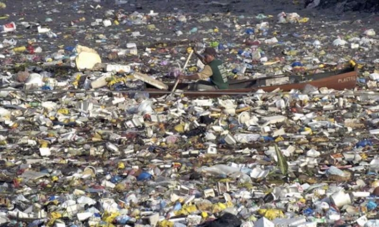 Azioni per fermare lo spopolamento delle montagne e per liberare i mari dalla plastica