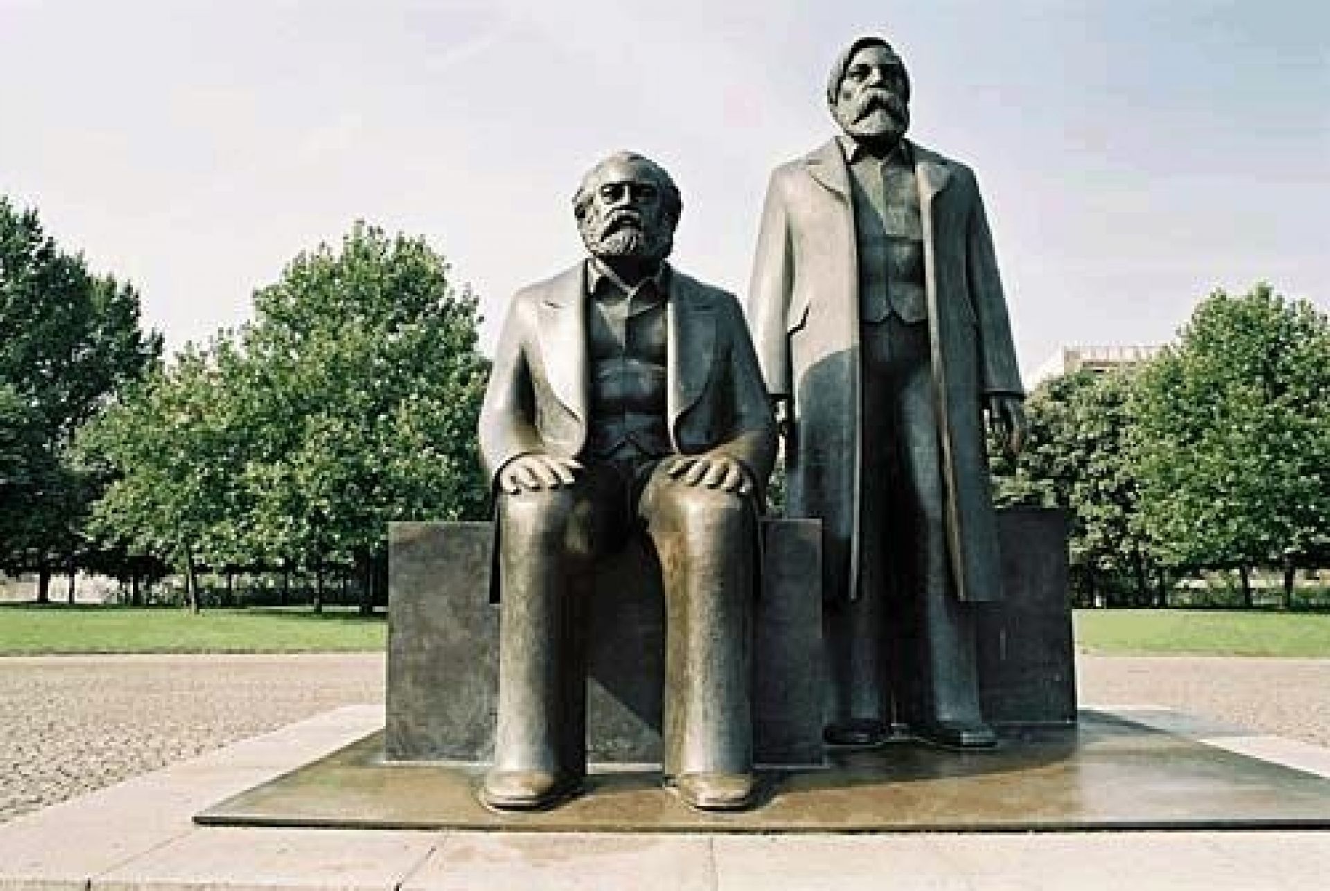 Il contributo di Engels allo sviluppo del socialismo scientifico