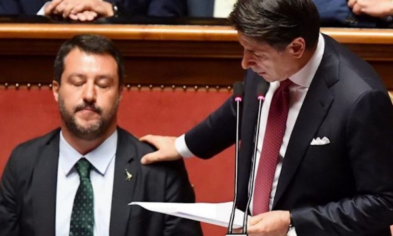 Cosa si cela dietro la farsa dei politicanti