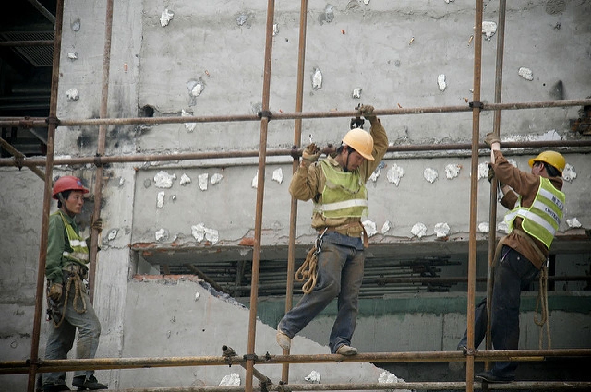 Precari, ricattabili e uccisi sul lavoro