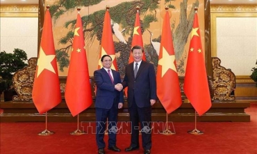 Il primo ministro vietnamita visita la Cina e partecipa al WEF