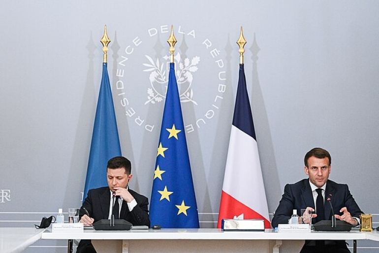 La crisi di governo in Francia: perché Bayrou vacilla e quale futuro prospetta la sinistra